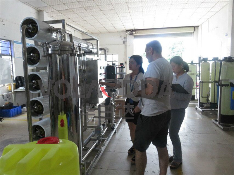 國外客戶參觀工廠現場訂購設備